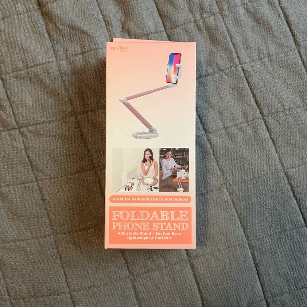 Foldable phone stand